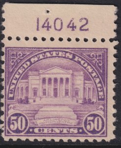 Sc# 570 U.S 1922 Arlington Amphitheat 50¢ plt #14042 perf 11x11 MLMH CV $32.50