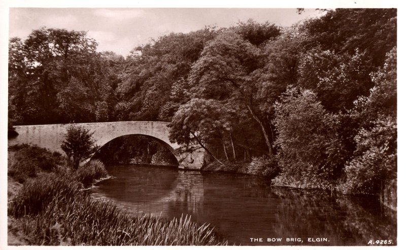 Postal antigua del Arco Puente en Elgin Escocia C. 1930 BORDE BLANCO 