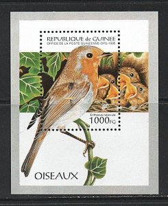 GUINEA 1995 Bird Mother's Family (1 sheet) Fresh MNH CV$7