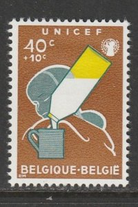 1960 Belgium - Sc B672 - MH VF - 1 single - Infant, milk bottle and mug