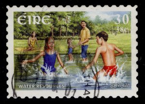 IRELAND QEII SG1422, 2001 30p children playing in river, FINE USED.