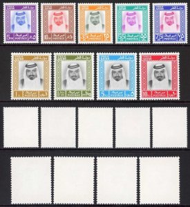 Qatar SG402/10 Set of 9 U/M Cat 111 pounds (2016 World Cat)