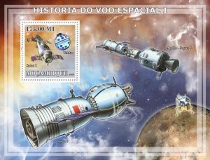 MOZAMBIQUE - 2009 - Space #1,  Satellites - Perf Souv Sheet - Mint Never Hinged