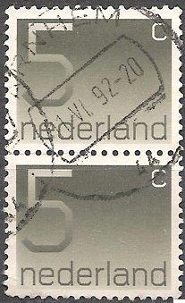 Netherlands 536 (used pair) 5c numeral, gray (1976)