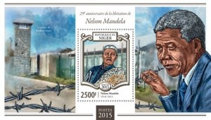 NIGER - 2015 - Nelson Mandela - Perf Souv Sheet - Mint Never Hinged