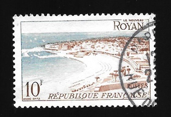 France #721 beach at Royan  used  1954