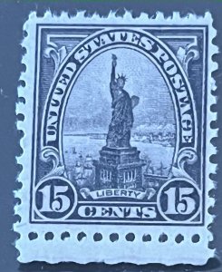 US Scott 696 Statute of liberty  Mint NH