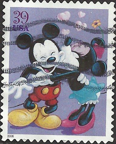 # 4025 USED MICKEY AND MINNIE MOUSE