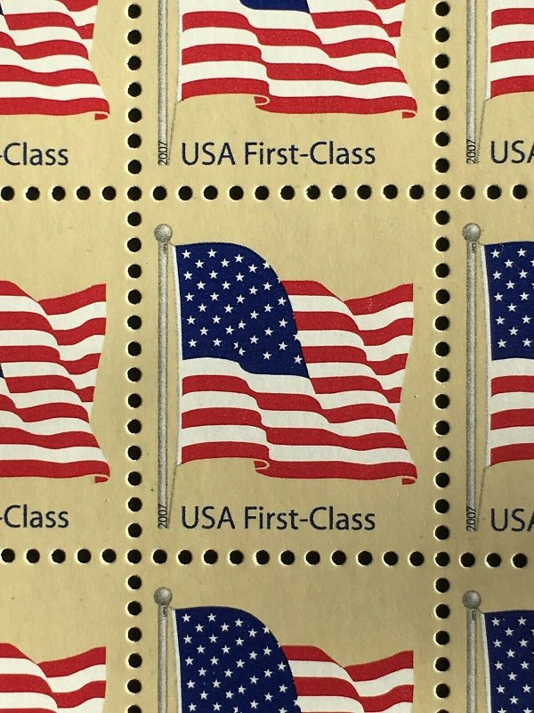 2007 sheet of 100 FIRST CLASS (41c) flag stamps Sc# 4129