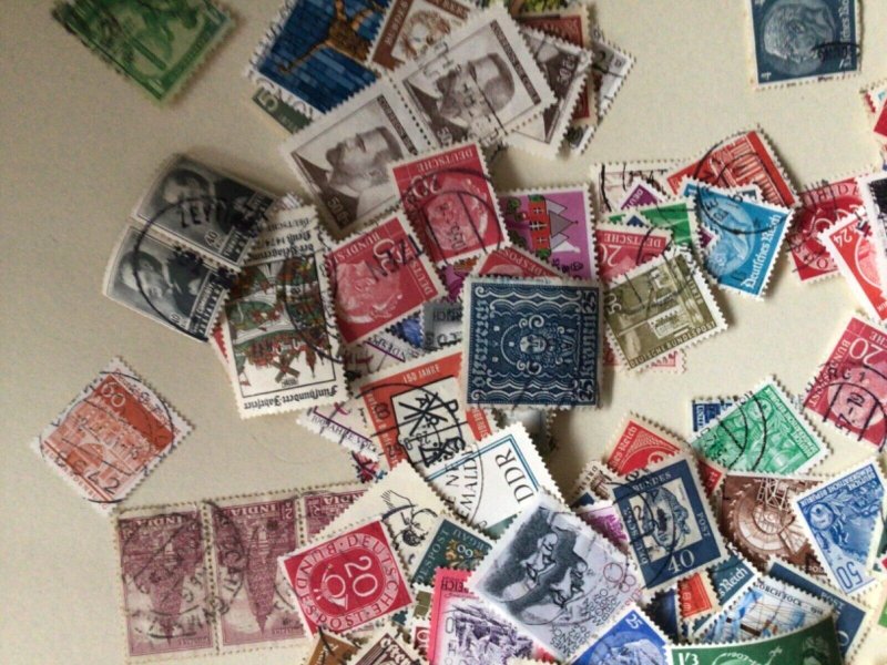 Worldwide stamps mixed used off paper loose stamps approx 250+ stamps A9783