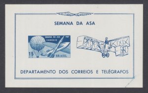 Brazil Sc 1062a MNH. 1967 15c Week of the Wing Souvenir Sheet, small ink smear