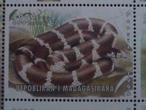 ​MADAGASCAR STAMP:1999 COLORFUL BEAUTIFUL SNAKES MNH FULL SHEET