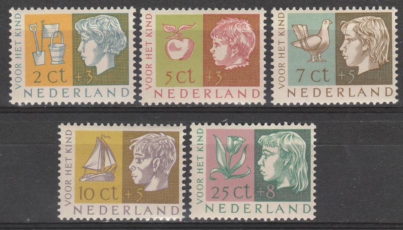 NETHERLANDS 1953 CHILD WELFARE SET MNH **