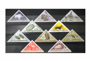 WORLDWIDE 10 TRIANGLE SHAPED STAMP PACKET L: CT9