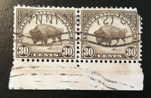 700 1922 Americans Series, 11x10.5 perf., Circ. pair, Vic's Stamp Stash