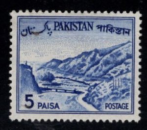 Pakistan Scott 132b MH*  Redrawn Bengali Inscription