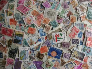 Italy colossal mixture (duplicates,mixed cond) about 1000 10% commems, 90% defin