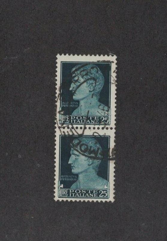 Italy 230 - Augustus Caeser. Vertical Pair. Used.  #02 ITAL230