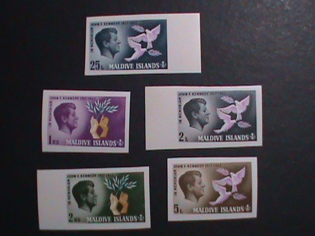 ​MALDIVES-1965-SC#151-8 JOHN F. KENNEDY AND DOVES--MNH IMPERF VERY FINE