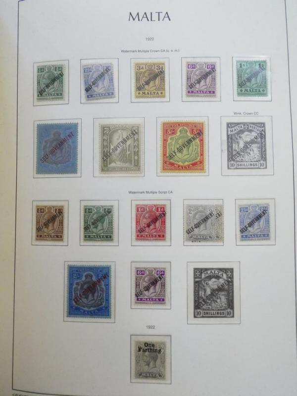 EDW1949SELL : MALTA Almost Cplt Mint & Used collection in beautiful Light House