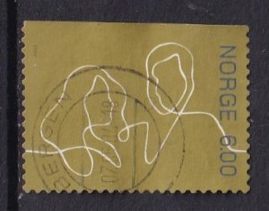 Norway #1392  used  2004  stylized man and woman  6k