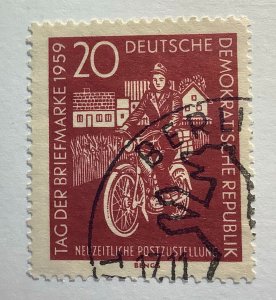 Germany DDR 1959 Scott 470 used - 20pf,  Stamp Day, Postwoman