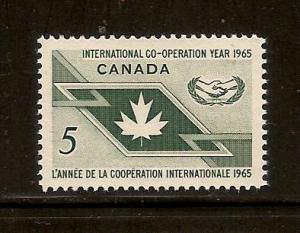 Canada #437 - MNH     (3)
