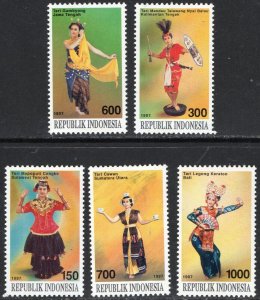 Thematic stamps INDONESIA 1997 TRAD DANCES 2366/70 5v mint