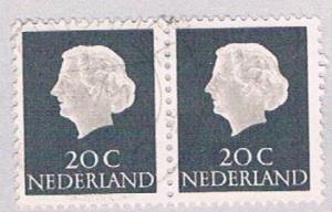 Netherlands 347 Used pair Queen Juliana 1953 (BP3258)