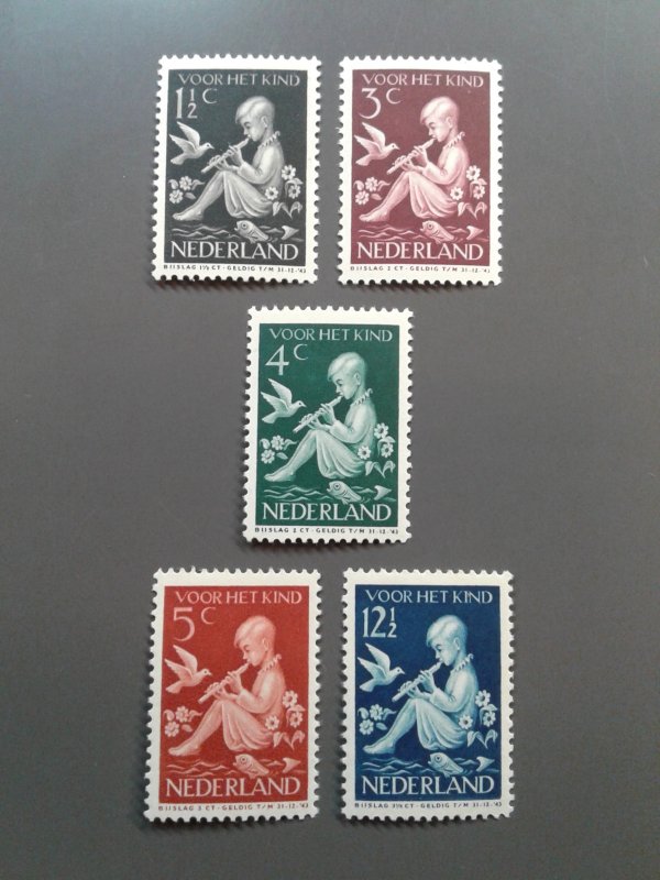 Netherlands B108-B112 VF MLH. Scott $ 10.40