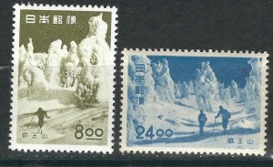 Japan 523-24 Skiers on Mt. Zao MLH VF 1951 SCV $32.00*