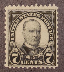 Scott 665 - 7 centavos McKinley-Goma original con bisagras de menta-Kansas sobreimpresión-Scv - $25.00 