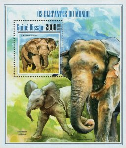Elephants Stamp Loxodonta Africana Wild Animal S/S MNH #7025 / Bl.1231