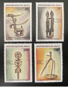 Mali 1997 Mi. 1875 - 1878 Pieces from the National Museum Art Kunst