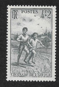 France Scott B194 MNHOG - 1945 Child Welfare Surtax - SCV $0.25
