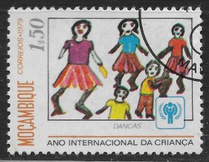 Mozambique #632 1.50e Childrens Darwings and IYC Emblem - Dancers