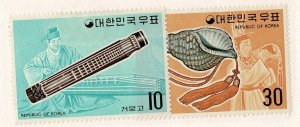 Korea #883-4 MH cpl musical instruments
