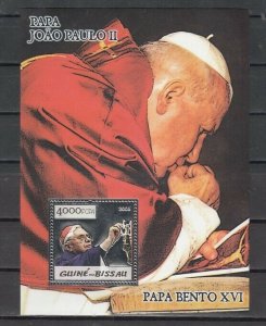 Guinea Bissau, 2005 issue. Popes Benedict & John Silver Foil s/sheet. ^