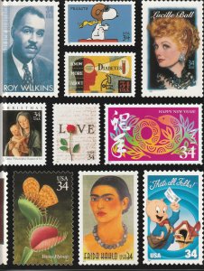 2001 USPS Commemorative Stamp Yearbook with Mounted MNH Stamps