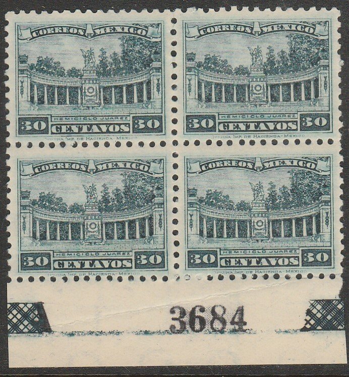 MEXICO 692, 30¢ JUAREZ MONUMENT. Mint Never Hinged. BLK OF 4. VF. (207)