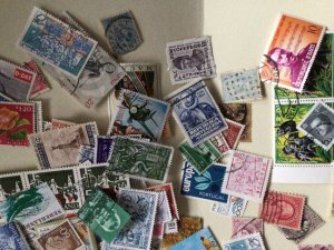 Worldwide stamps mixed used off paper loose stamps approx 250+ stamps A9788