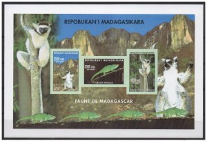 2002 Madagascar Mi. 2590/2591/2592 Wildlife Lemur cata Lemurian animals S/S IMPERF-