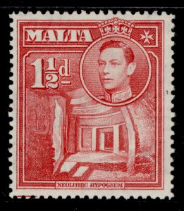 MALTA GVI SG220, 1½d scarlet, LH MINT.