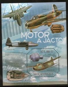MOZAMBIQUE 2011 AIRCRAFT  SHEETLET (1) MNH