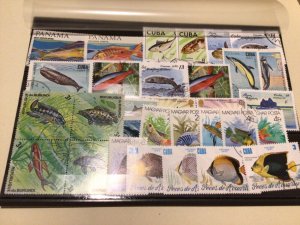 Mixed world Fish stamps A9446