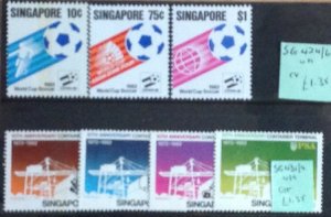 SINGAPORE 1961-1982 SELECTION UNMOUNTED  MINT.CAT £36
