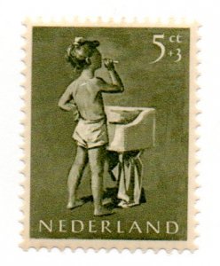 NETHERLANDS B272 MH SCV $2.75 BIN $1.40 CHILD