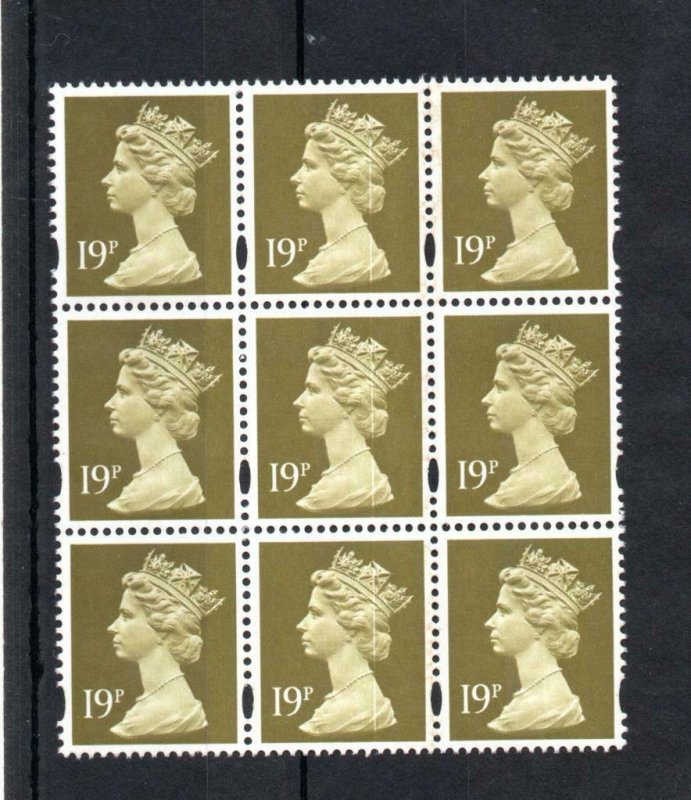 19p MACHIN UNMOUNTED MINT BLOCK OF 9 + PRINTING VARIETY TO MIDDLE STAMPS