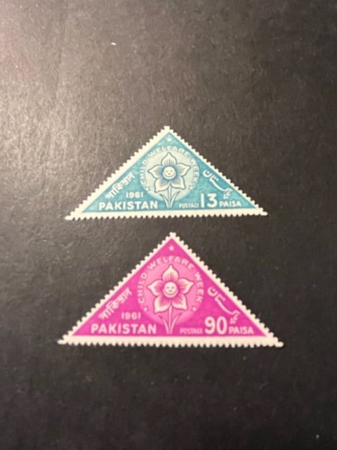 Pakistan sc  151,152 MNH