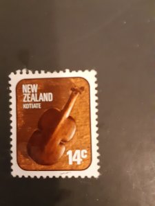 ^New Zealand #614                  Used